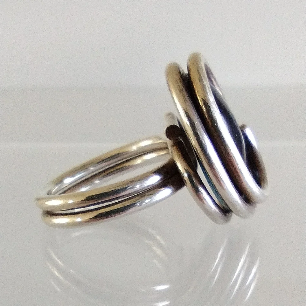 Blue Catseye Sterling Silver Wire Ring Size 6